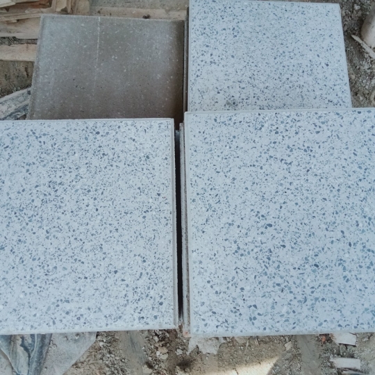Gạch phẳng kt 400x400x30 ĐÁ  NHỎ 