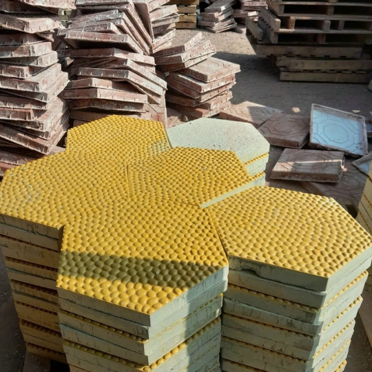 Gạch lục giác màu vàng